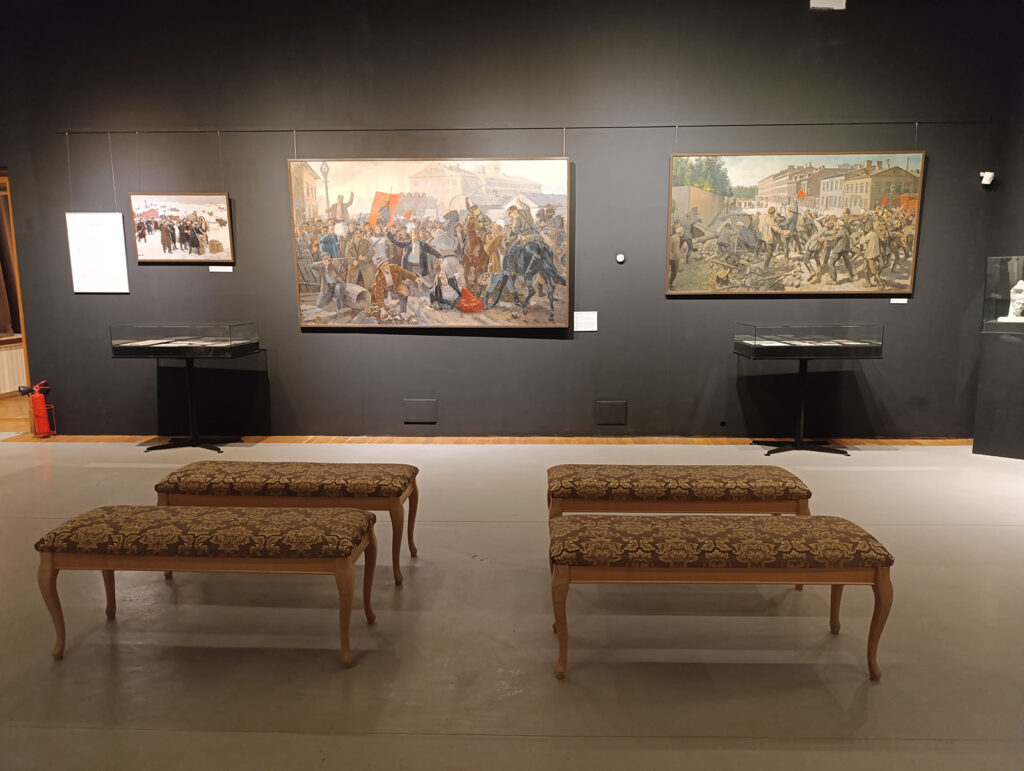 Экспозиция музея политической истории России в особняке Кшесинской в Санкт-Петербурге