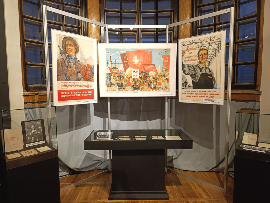 Экспозиция музея политической истории России в особняке Кшесинской в Санкт-Петербурге