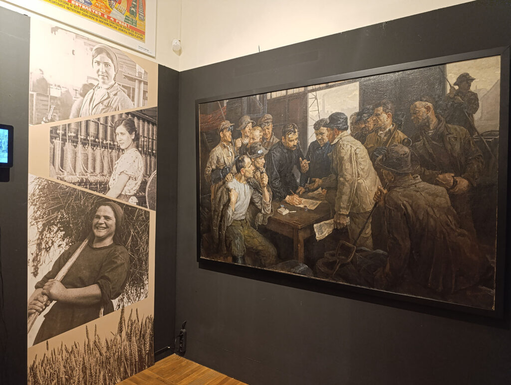 Экспозиция музея политической истории России в особняке Кшесинской в Санкт-Петербурге