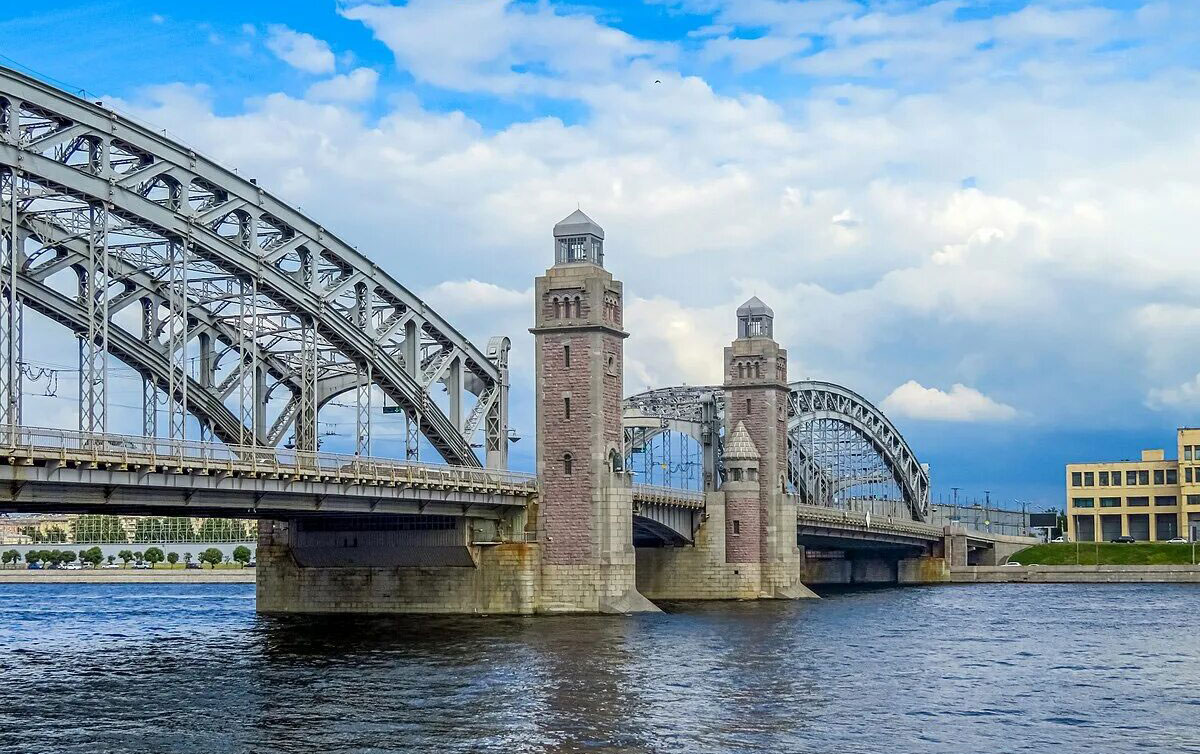 Большеохтинский мост в Санкт-Петербурге