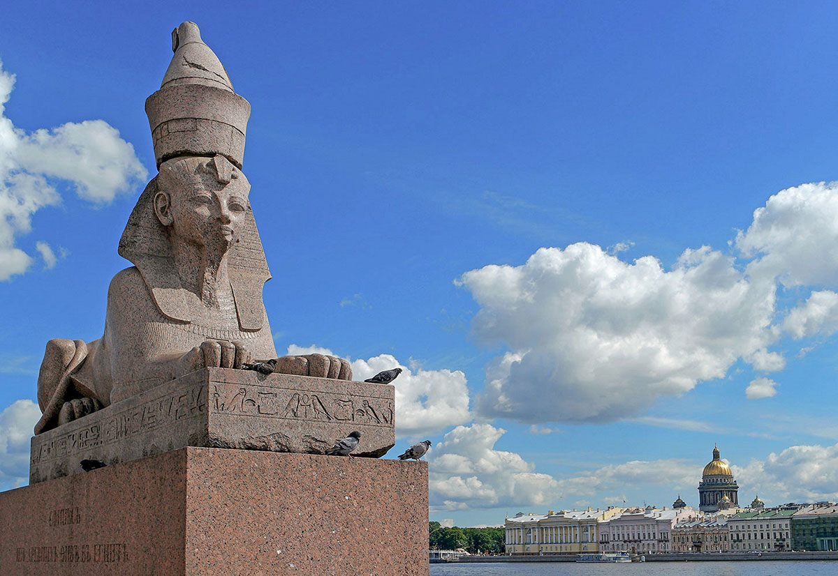 Сфинксы на Университетской набережной