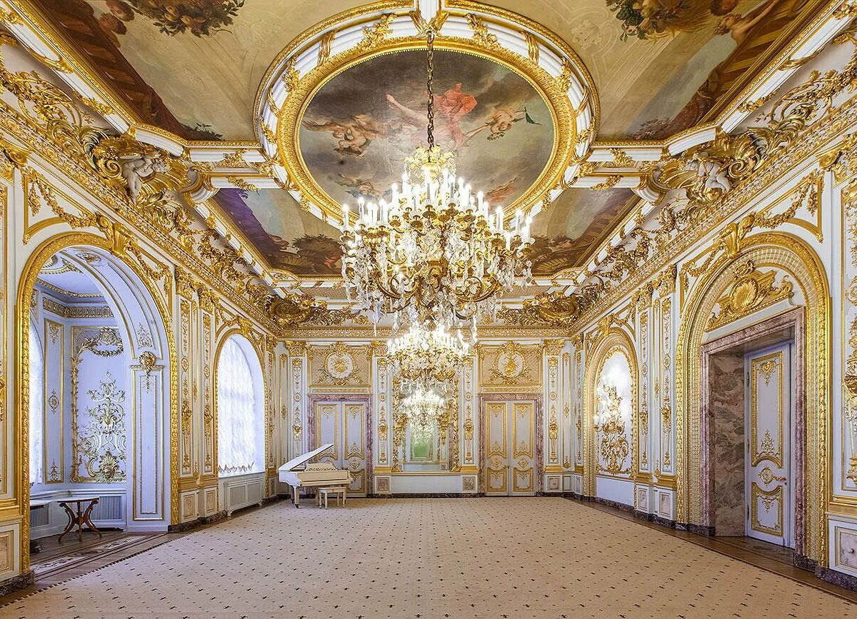 Бальный (Белый зал) Дома архитектора (особняк Половцова) в Санкт-Петербурге