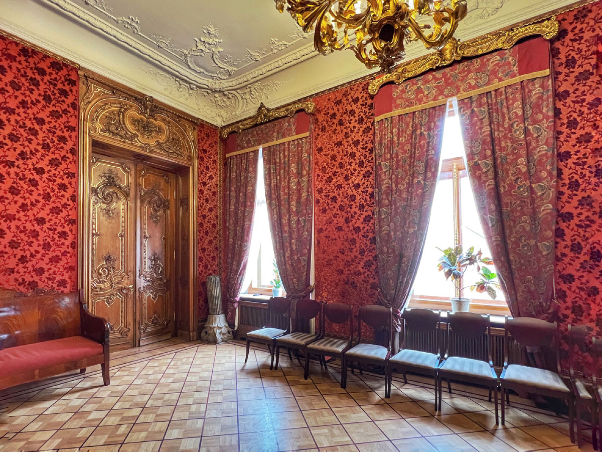 Малиновый зал Дома архитектора (особняк Половцова) в Санкт-Петербурге