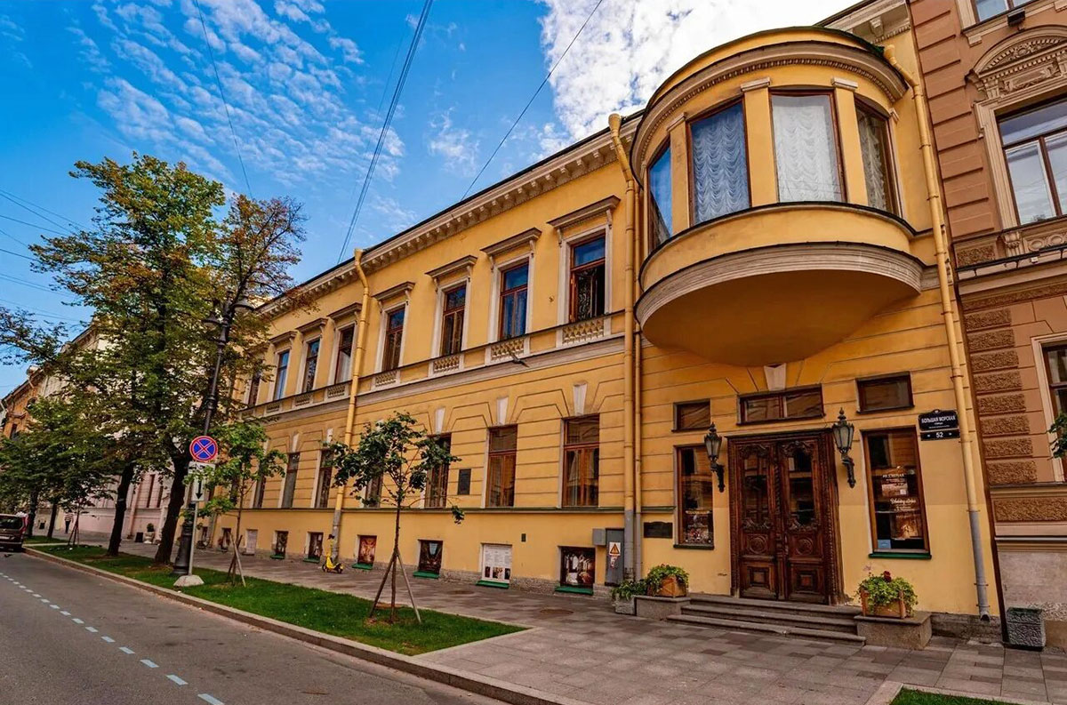 Главный фасад Дома архитектора (особняк Половцова) в Санкт-Петербурге