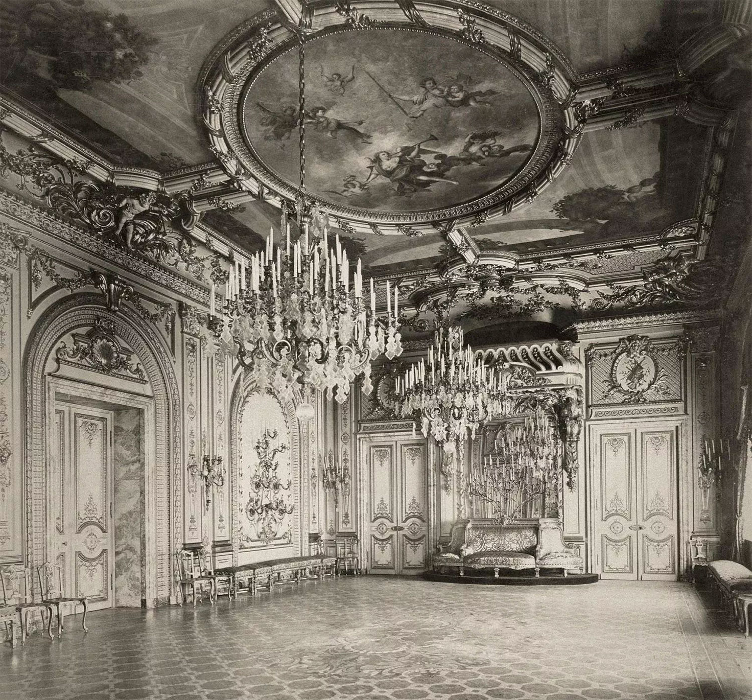 Белый зал в доме-особняке Половцова (Дом архитектора) в Санкт-Петербурге, 1870 - 1879 гг., 