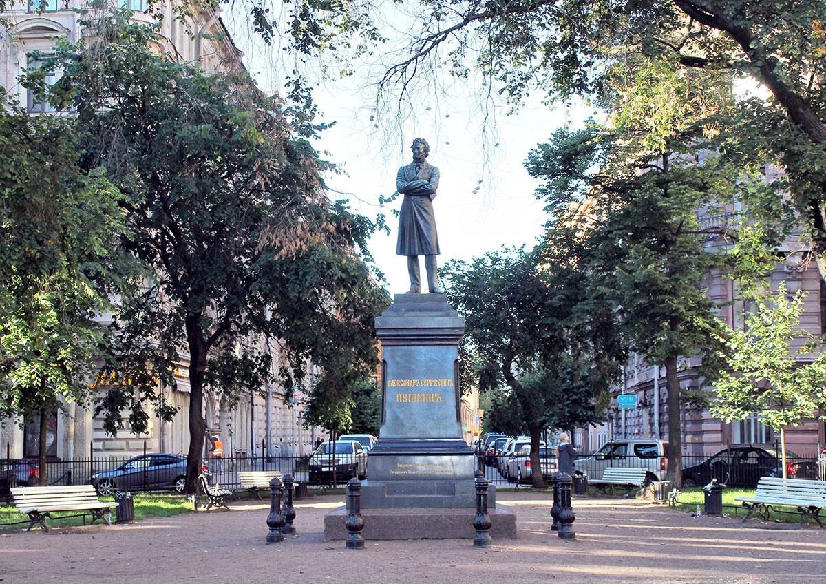Памятник А. С. Пушкину в Пушкинском сквере в Санкт-Петербурге