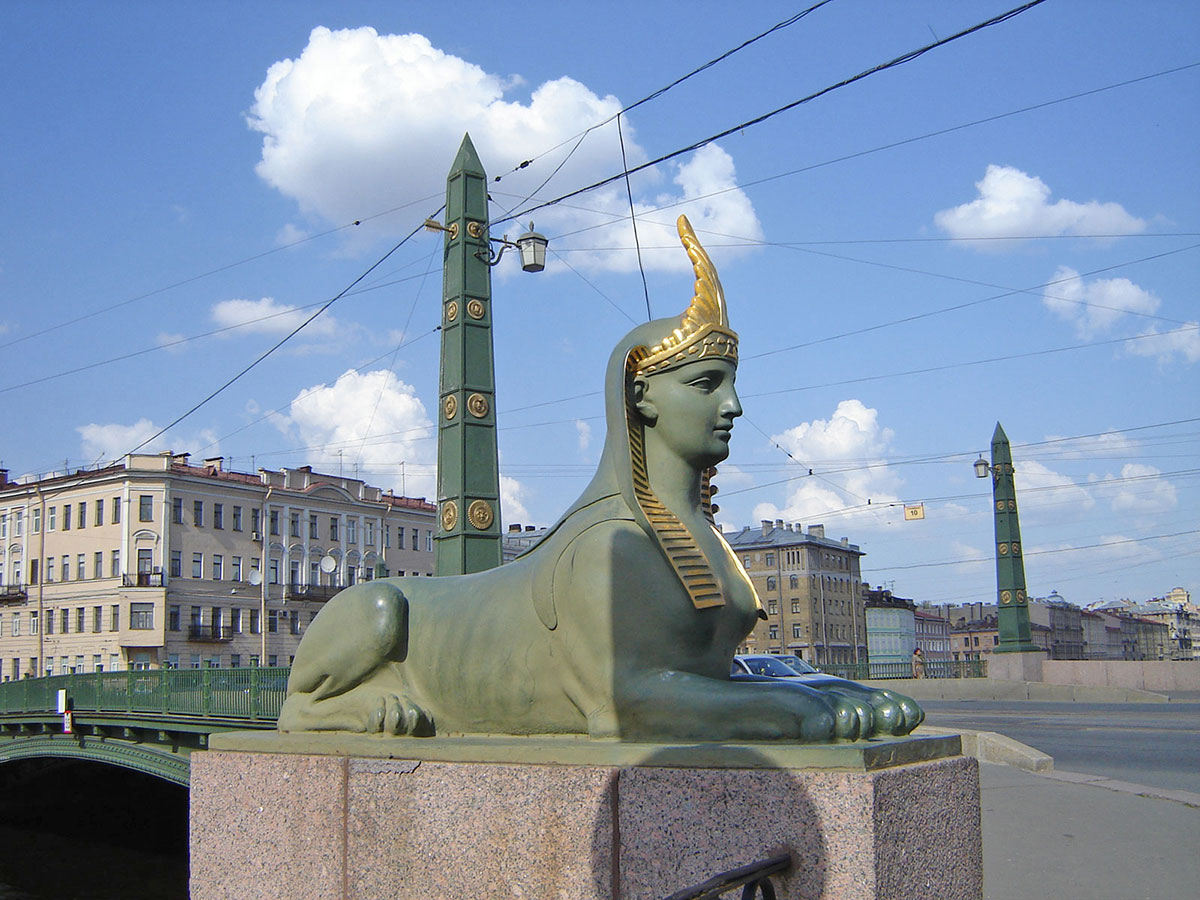 Чугунные сфинксы на Египетском мосту