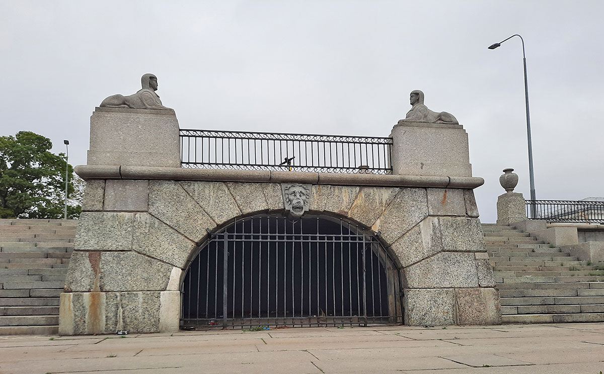 Сфинксы у дачи Безбородко в Санкт-Петербурге