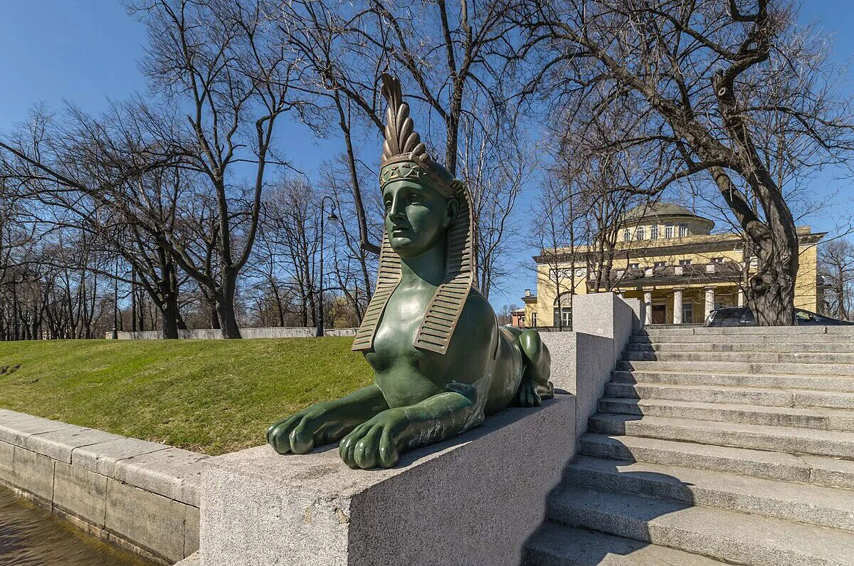 Сфинксы на набережной Малой Невки