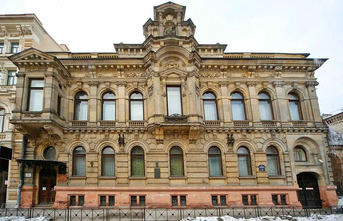 Главный фасад особняка Кельха в Санкт-Петербурге