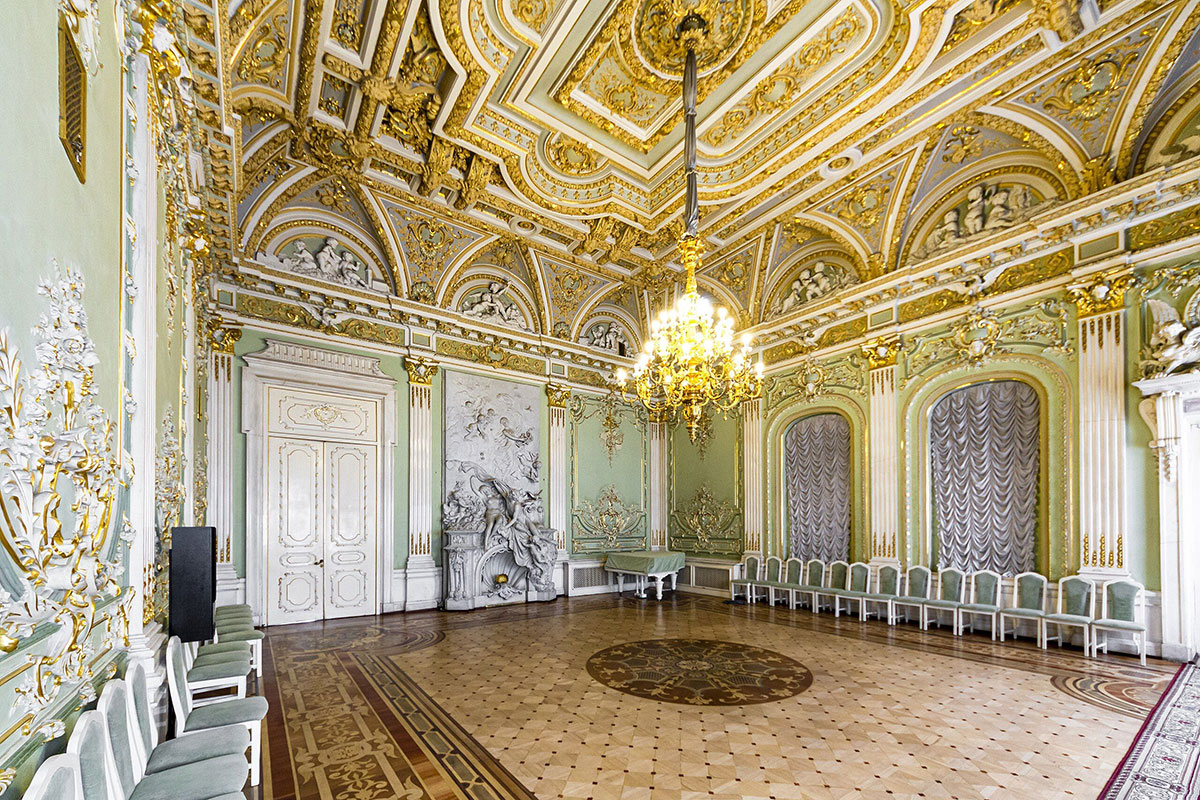 Белый (Бальный) зал особняка Кельха в Санкт-Петербурге
