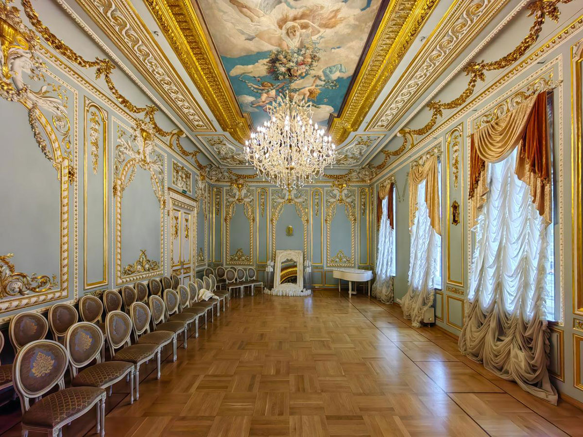 Танцевальный зал особняка Серебрякова в Санкт-Петербурге