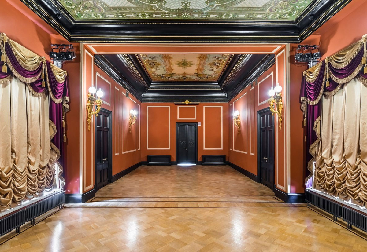 Зал Трубецких в особняк Трубецких-Нарышкиных в Санкт-Петербурге