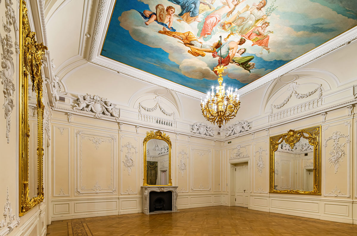 Зеркальный зал в особняк Трубецких-Нарышкиных в Санкт-Петербурге